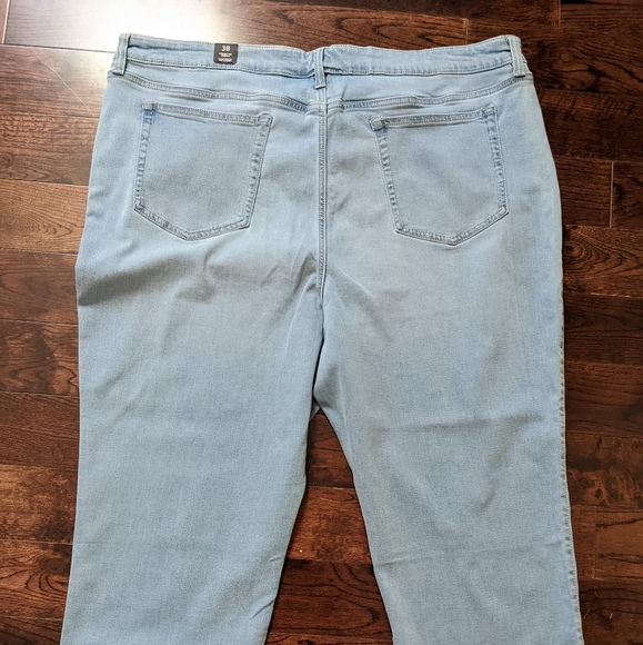Reitmans new with tags jeans, size 38 - Picture 10 of 11